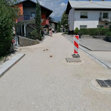 Obnova vodovoda in cestišča v naselju Zduša